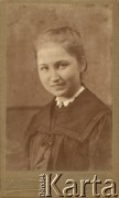 1910, Lwów, Polska. 
Magdalena Cieńska.
Fot. NN, zbiory Marii Wielowieyskiej Petrikorich, reprodukcje cyfrowe w Bibliotece Polskiej im. Ignacego Domeyki w Buenos Aires (Biblioteca Polaca Ignacio Domeyko) i w Ośrodku KARTA w Warszawie 



