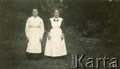 09.08.1927, Pełkinie, Polska.
Zofia Hadam, Tekla Cyganik - niania babci. 
Fot. NN, zbiory Marii Wielowieyskiej Petrikorich, reprodukcje cyfrowe w Bibliotece Polskiej im. Ignacego Domeyki w Buenos Aires (Biblioteca Polaca Ignacio Domeyko) i w Ośrodku KARTA w Warszawie 



