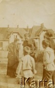 1915, Pełkinie, Polska.
Dwór Czartoryskich. Piotr, Witold, Anna, Ludomir, Magdalena. 
Fot. NN, zbiory Marii Wielowieyskiej Petrikorich, reprodukcje cyfrowe w Bibliotece Polskiej im. Ignacego Domeyki w Buenos Aires (Biblioteca Polaca Ignacio Domeyko) i w Ośrodku KARTA w Warszawie 



