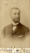Początek XX wieku, Lwów, Polska.
Tadeusz Cieński.
Fot. NN, zbiory Marii Wielowieyskiej Petrikorich, reprodukcje cyfrowe w Bibliotece Polskiej im. Ignacego Domeyki w Buenos Aires (Biblioteca Polaca Ignacio Domeyko) i w Ośrodku KARTA w Warszawie 



