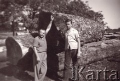 Lata 60., Wanda, Misiones, Argentyna.
Luis Przysiężnik przy wyrębie drzew.
Fot. NN, zbiory Asociación Polaca de Posadas, udostępniła Fabiana Śniechowski, reprodukcje cyfrowe w Bibliotece Polskiej im. Ignacego Domeyki w Buenos Aires (Biblioteca Polaca Ignacio Domeyko) i w Ośrodku KARTA w Warszawie