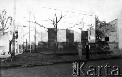Lata 50., Encarnacion, Paragwaj.
Państwo Lachowscy.
Fot. NN, zbiory Asociación Polaca de Posadas, udostępniła Fabiana Śniechowski, reprodukcje cyfrowe w Bibliotece Polskiej im. Ignacego Domeyki w Buenos Aires (Biblioteca Polaca Ignacio Domeyko) i w Ośrodku KARTA w Warszawie 



