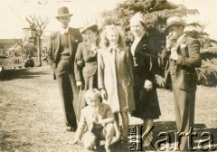 Lata 40., Apostoles, Misiones, Argentyna.
Rodzina Czajkowskich. 	
Fot. NN, zbiory Alberty Jaworski z Czajkowskich, reprodukcje cyfrowe w Bibliotece Polskiej im. Ignacego Domeyki w Buenos Aires (Biblioteca Polaca Ignacio Domeyko) i w Ośrodku KARTA w Warszawie 


