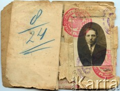 18.07.1929, Polska.
Strona paszportowa Franciszka Dobosza przybyłego do Argentyny w 1929 roku.
Fot. NN, zbiory Angela Dobosza, reprodukcje cyfrowe w Bibliotece Polskiej im. Ignacego Domeyki w Buenos Aires (Biblioteca Polaca Ignacio Domeyko) i w Ośrodku KARTA w Warszawie 
