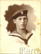 1934, Pińsk, woj. poleskie, Polska.
Portret marynarza Floty Pińskiej - Józefa Pająka wykonany w atelier fotograficznym 