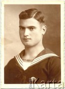 1937, Pińsk, woj. poleskie, Polska.
Portret marynarza Floty Pińskiej. Na odwrocie dedykacja 