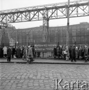 14-22.12.1970, Szczecin, Polska.
Wydarzenia grudniowe - ul. Tomasza Nocznickiego, teren Stoczni Szczecińskiej im. Adolfa Warskiego. Na ogrodzeniu hasło: 