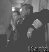 24.01.1971, Szczecin, Polska.
Miesiąc po zakończeniu grudniowych strajków 1970 roku, robotnicy Szczecina znów zastrajkowali. Na rozmowy z nimi, do Stoczni im. A. Warskiego, przyjechał I sekretarz KC PZPR Edward Gierek z przedstawicielami rządu. Nz. członek komitetu strajkowego. Świetlica Stoczni Szczecińskiej im. Adolfa Warskiego.
Fot. Maciej Jasiecki, zbiory Ośrodka KARTA