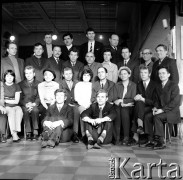 Luty 1971, Szczecin, Polska.
Miesiąc po zakończeniu grudniowych strajków 1970 roku, robotnicy Szczecina znów zastrajkowali.  Członkowie Komitetu Strajkowego. W kolejności alfabetycznej: Lucjan Adamczuk, Edmund Bałuka, Ryszard Bidler, Eugeniusz Błażewicz, Piotr Fiszer, Bogdan Gołaszewski, Maria Jakimowicz, Marian Jurczyk, Antoni Kij, Wiesław Krajewski, Ireneusz Mateluch, Kazimierz Piechocki, Henryk Sobczak, Jan Sobieski, Teresa Szerkus, Eugeniusz Szerkus, Józef Szymański, Adam Ulfik, Władysław Tokarski, Danuta Wilanowska, Franciszek Wilanowski, Ewa Zielińska. 
Fot. Maciej Jasiecki, zbiory Ośrodka KARTA
