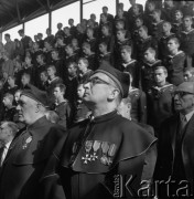 Październik 1971, Szczecin, Polska.
Reportaż dokumentujący obchody rocznicy XXV-lecia nauki polskiej na Pomorzu Zachodnim. Inauguracja roku akademickiego 1970/1971 w sali Wojewódzkiego Domu Sportu, ul. Wąska 4. Na pierwszym planie rektor Pomorskiej Akademii Medycznej prof. Adam Krechowiecki. 
Fot. Maciej Jasiecki, zbiory Ośrodka KARTA