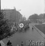 Październik 1971, Szczecin, Polska.
Reportaż dokumentujący obchody rocznicy XXV-lecia nauki polskiej na Pomorzu Zachodnim. Inauguracja roku akademickiego 1971/1972. Pl. Żołnierza Polskiego.
Fot. Maciej Jasiecki, zbiory Ośrodka KARTA