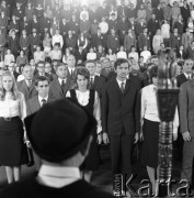 Październik 1971, Szczecin, Polska.
Reportaż dokumentujący obchody rocznicy XXV-lecia nauki polskiej na Pomorzu Zachodnim. Inauguracja roku akademickiego 1971/1972 w sali Wojewódzkiego Domu Sportu, ul. Wąska 4. 
Fot. Maciej Jasiecki, zbiory Ośrodka KARTA