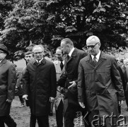 14.05.1972, Berlin, Niemiecka Republika Ludowa (NRD).
Uroczystość odsłonięcia Pomnika Żołnierza Polskiego i Niemieckiego Antyfaszysty. Nz. od prawej premier NRD Willi Stoph, premier PRL Piotr Jaroszewicz, I sekretarz Niemieckiej Socjalistycznej Partii Jedności Erich Honecker.
Fot. Maciej Jasiecki, zbiory Ośrodka KARTA