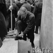 14.05.1972, Berlin, Niemiecka Republika Ludowa (NRD).
Uroczystość odsłonięcia Pomnika Żołnierza Polskiego i Niemieckiego Antyfaszysty. Nz. uczestnik uroczystości.
Fot. Maciej Jasiecki, zbiory Ośrodka KARTA