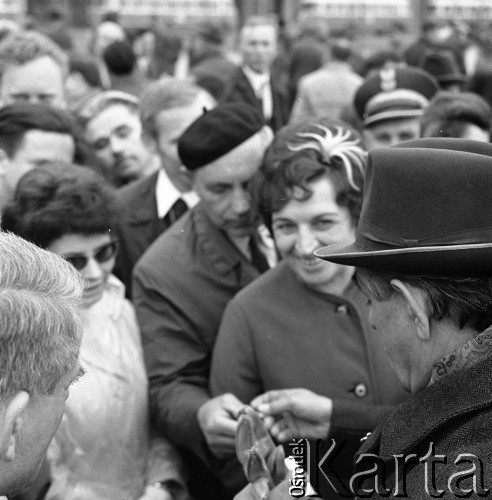 14.05.1972, Berlin, Niemiecka Republika Ludowa (NRD).
Uroczystość odsłonięcia Pomnika Żołnierza Polskiego i Niemieckiego Antyfaszysty. Nz. uczestnicy uroczystości.
Fot. Maciej Jasiecki, zbiory Ośrodka KARTA