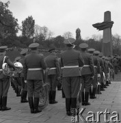 14.05.1972, Berlin, Niemiecka Republika Ludowa (NRD).
Uroczystość odsłonięcia Pomnika Żołnierza Polskiego i Niemieckiego Antyfaszysty. Nz. żołnierze.
Fot. Maciej Jasiecki, zbiory Ośrodka KARTA