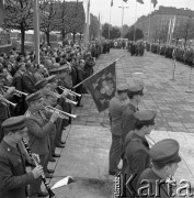 14.05.1972, Berlin, Niemiecka Republika Ludowa (NRD).
Uroczystość odsłonięcia Pomnika Żołnierza Polskiego i Niemieckiego Antyfaszysty. Nz. uczestnicy uroczystości i orkiestra wojskowa.
Fot. Maciej Jasiecki, zbiory Ośrodka KARTA