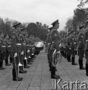 14.05.1972, Berlin, Niemiecka Republika Ludowa (NRD).
Uroczystość odsłonięcia Pomnika Żołnierza Polskiego i Niemieckiego Antyfaszysty. Nz. orkiestra wojskowa.
Fot. Maciej Jasiecki, zbiory Ośrodka KARTA