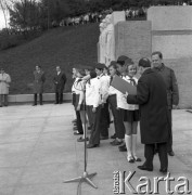 14.05.1972, Berlin, Niemiecka Republika Ludowa (NRD).
Uroczystość odsłonięcia Pomnika Żołnierza Polskiego i Niemieckiego Antyfaszysty. Nz. pionierzy.
Fot. Maciej Jasiecki, zbiory Ośrodka KARTA