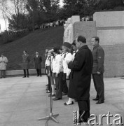 14.05.1972, Berlin, Niemiecka Republika Ludowa (NRD).
Uroczystość odsłonięcia Pomnika Żołnierza Polskiego i Niemieckiego Antyfaszysty. Nz. przemówienie.
Fot. Maciej Jasiecki, zbiory Ośrodka KARTA