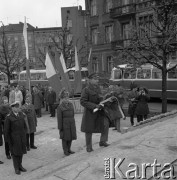 14.05.1972, Berlin, Niemiecka Republika Ludowa (NRD).
Uroczystość odsłonięcia Pomnika Żołnierza Polskiego i Niemieckiego Antyfaszysty. Nz. polska delegacja z wieńcem
Fot. Maciej Jasiecki, zbiory Ośrodka KARTA