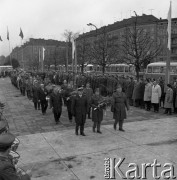 14.05.1972, Berlin, Niemiecka Republika Ludowa (NRD).
Uroczystość odsłonięcia Pomnika Żołnierza Polskiego i Niemieckiego Antyfaszysty. Nz. delegacja z Polski z kwiatami.
Fot. Maciej Jasiecki, zbiory Ośrodka KARTA