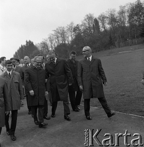 14.05.1972, Berlin, Niemiecka Republika Ludowa (NRD).
Uroczystość odsłonięcia Pomnika Żołnierza Polskiego i Niemieckiego Antyfaszysty.  Nz. od prawej premier NRD Willi Stoph, premier PRL Piotr Jaroszewicz, I sekretarz Niemieckiej Socjalistycznej Partii Jedności Erich Honecker.
Fot. Maciej Jasiecki, zbiory Ośrodka KARTA