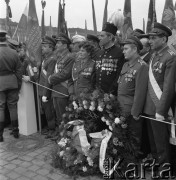 14.05.1972, Berlin, Niemiecka Republika Ludowa (NRD).
Uroczystość odsłonięcia Pomnika Żołnierza Polskiego i Niemieckiego Antyfaszysty. Nz. delegacja z Polski z kwiatami.
Fot. Maciej Jasiecki, zbiory Ośrodka KARTA