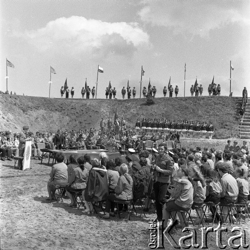 24.06.1972, Cedynia, Polska
Obchody tysiąclecia bitwy pod Cedynią. Na górze Czcibora odsłonięto Pomnik Polskiego Zwycięstwa nad Odrą.
Fot. Maciej Jasiecki, zbiory Ośrodka KARTA