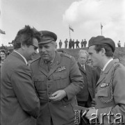 24.06.1972, Cedynia, Polska
Obchody tysiąclecia bitwy pod Cedynią. Na górze Czcibora odsłonięto Pomnik Polskiego Zwycięstwa nad Odrą. Nz. m.in. pułkownik Wojska Polskiego.
Fot. Maciej Jasiecki, zbiory Ośrodka KARTA