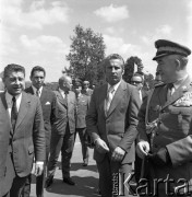 24.06.1972, Cedynia, Polska
Obchody tysiąclecia bitwy pod Cedynią. Na górze Czcibora odsłonięto Pomnik Polskiego Zwycięstwa nad Odrą. Nz. delegacja partyjno-rządowa (pd prawej, z przodu): wiceminister obrony narodowej gen. dywizji Józef Urbanowicz, minister żeglugi Jerzy Szopa, sekretarz KC PZPR Jerzy Łukaszewicz.
Fot. Maciej Jasiecki, zbiory Ośrodka KARTA