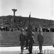 24.06.1972, Cedynia, Polska
Obchody tysiąclecia bitwy pod Cedynią. Na górze Czcibora odsłonięto Pomnik Polskiego Zwycięstwa nad Odrą. Nz. poczet sztandarowy.
Fot. Maciej Jasiecki, zbiory Ośrodka KARTA