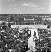 24.06.1972, Cedynia, Polska
Obchody tysiąclecia bitwy pod Cedynią. Na górze Czcibora odsłonięto Pomnik Polskiego Zwycięstwa nad Odrą. Nz. widok na trybunę honorową.
Fot. Maciej Jasiecki, zbiory Ośrodka KARTA