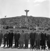 24.06.1972, Cedynia, Polska
Obchody tysiąclecia bitwy pod Cedynią. Na górze Czcibora odsłonięto Pomnik Polskiego Zwycięstwa nad Odrą. Nz. delegacja partyjno-rządowa (od prawej): sekretarz KC PZPR Jerzy Łukaszewicz, minister oświaty i wychowania Jerzy Kuberski, minister żeglugi Jerzy Szopa, I sekretarz KW PZPR w Szczecinie Janusz Brych.
Fot. Maciej Jasiecki, zbiory Ośrodka KARTA