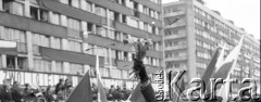 1.05. pierwsza połowa lat 70., Szczecin, Polska.
Pochód pierwszomajowy w Alei Wyzwolenia. 
Fot. Maciej Jasiecki, zbiory Ośrodka KARTA