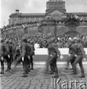 Lata 70-te, Szczecin, Polska,
Przysięga żołnierzy 12. Dywizji Zmechanizowanej.
Fot. Maciej Jasiecki, Fundacja Ośrodka KARTA