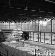 Lata 70., Szczecin, Polska.
Ul. Wąska 16, boisko do koszykówki w hali sportowej Wojewódzkiego Domu Sportu.
Fot. Maciej Jasiecki, zbiory Ośrodka KARTA