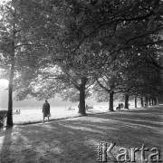 Lata 70., Szczecin, Polska.
Jasne Błonia, teren rekreacyjny w centrum miasta. 
Fot. Maciej Jasiecki, zbiory Ośrodka KARTA