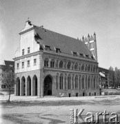 Lata 70., Szczecin, Polska.
Ratusz Staromiejski przy ulicy Księcia Mściwoja II 8. Odbudowany w latach 1972-1975 na potrzeby Muzeum Narodowego w Szczecinie. 
Fot. Maciej Jasiecki, zbiory Ośrodka KARTA