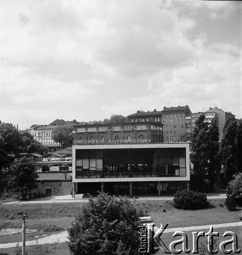 Lata 70., Szczecin, Polska.
Dworzec Autobusowy, ul. Dworcowa. 
Fot. Maciej Jasiecki, zbiory Ośrodka KARTA