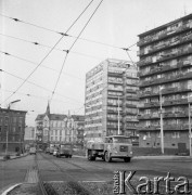 Lata 70., Szczecin, Polska.
Ul. Teofila Firlika, róg Stanisława Dubois. Na pierwszym planie ciężarówka Skoda, za nią Star. 
Fot. Maciej Jasiecki, zbiory Ośrodka KARTA