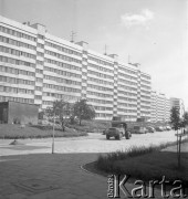 Lata 70., Szczecin, Polska.
Osiedle Kaliny, na pierwszym planie ciężarówka „ZiŁ 130”.
Fot. Maciej Jasiecki, zbiory Ośrodka KARTA