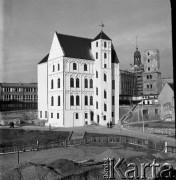 Lata 70., Szczecin, Polska.
Kamienica Loitzów (Łoziców) przy ul. Kurkowej – siedziba Liceum Plastycznego. 
Fot. Maciej Jasiecki, zbiory Ośrodka KARTA