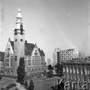 Lata 70., Szczecin, Polska.
Budynek Pomorskiej Akademii Medycznej przy ul. Rybackiej 1 (obecnie Pomorski Uniwersytet Medyczny).
Fot. Maciej Jasiecki, zbiory Ośrodka KARTA