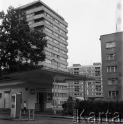 Lata 60.-70., Szczecin, Polska.
Stacja CPN, ul. Mariana Buczka (obecnie marsz. Józefa Piłsudskiego).
Fot. Maciej Jasiecki, Fundacja Ośrodka KARTA