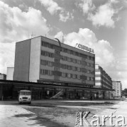 Lata 60.-70., Szczecin, Polska.
Ul. gen. K. Świerczewskiego (obecnie gen. Ludomiła Rayskiego).
Fot. Maciej Jasiecki, Fundacja Ośrodka KARTA