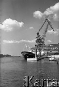 Lata 70., Szczecin, Polska.
Port, nabrzeże 