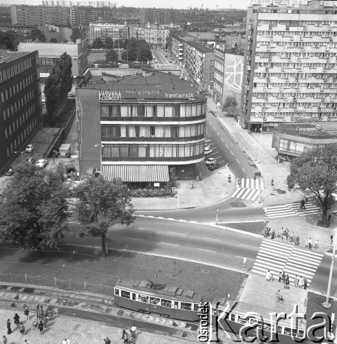 Lata 70., Szczecin, Polska.
Plac Żołnierza Polskiego i kombinat gastronomiczny „Kaskada”.
Fot. Maciej Jasiecki, zbiory Ośrodka KARTA
