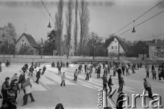 Lata 70., Szczecin, Polska.
Sztuczne lodowisko „Lodogryf” w al. Wojska Polskiego.
Fot. Maciej Jasiecki, zbiory Ośrodka KARTA