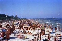 Lata 70., Kołobrzeg, Polska.
Plaża.
Fot. Maciej Jasiecki, zbiory Ośrodka KARTA